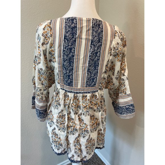 Lucky Brand Blue Floral V Neck Mid Sleeve Top - Picture 2 of 7